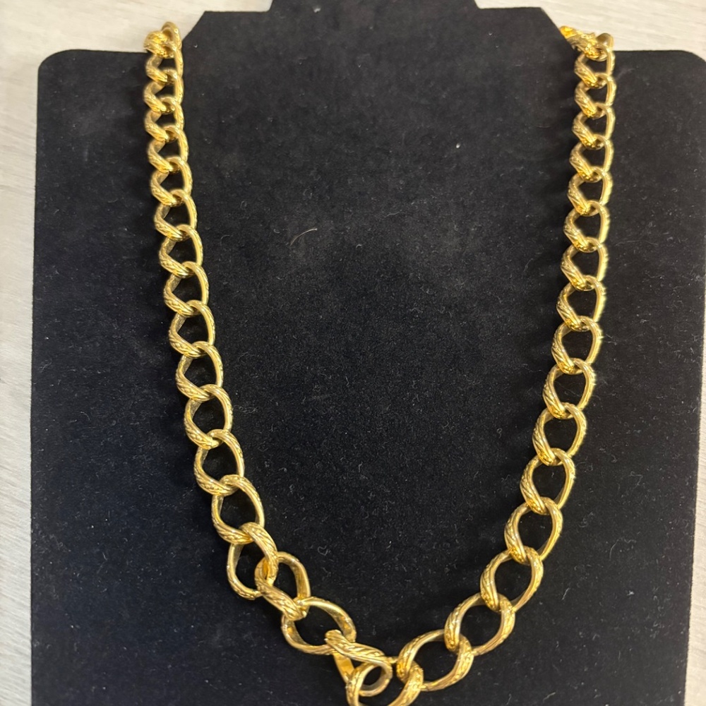 Vintage 24" L , 1 cm thick gold tone‎ necklace